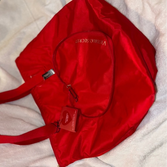 Victoria’s Secret Valentine's Day Red HEART PACKABLE Tote Shoulder Bag 2024 NWT - Picture 2 of 9